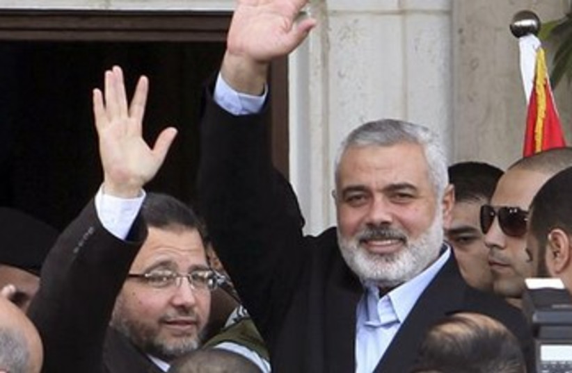 Egyptian PM Kandil and Haniyeh in Gaza 370 (photo credit: REUTERS)