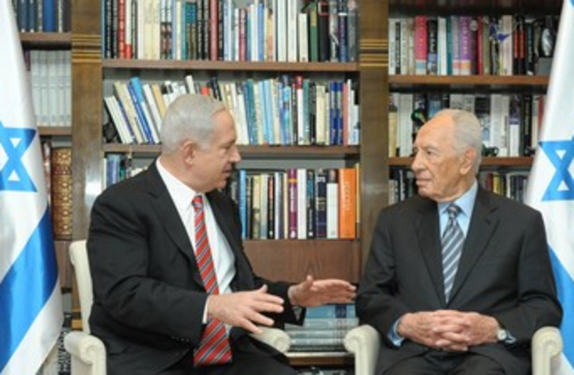 Netanyahu and Peres 370 (photo credit: GPO)