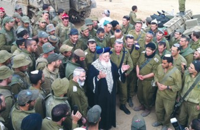 CHIEF RABBI Shlomo Amar visits soldiers outside Gaza 370 (photo credit: Courtesy Lerner Com)