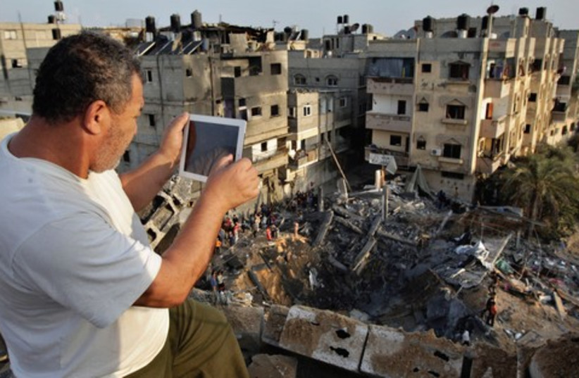 letters from gaza 521 (photo credit: Ibraheem Abu Mustafa/Reuters)