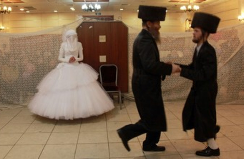 religious dance  370 (photo credit: marc israel sellem)