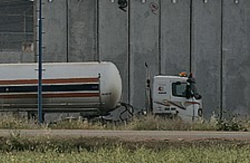 nahal oz tanker 224.88 (photo credit: AP [file])