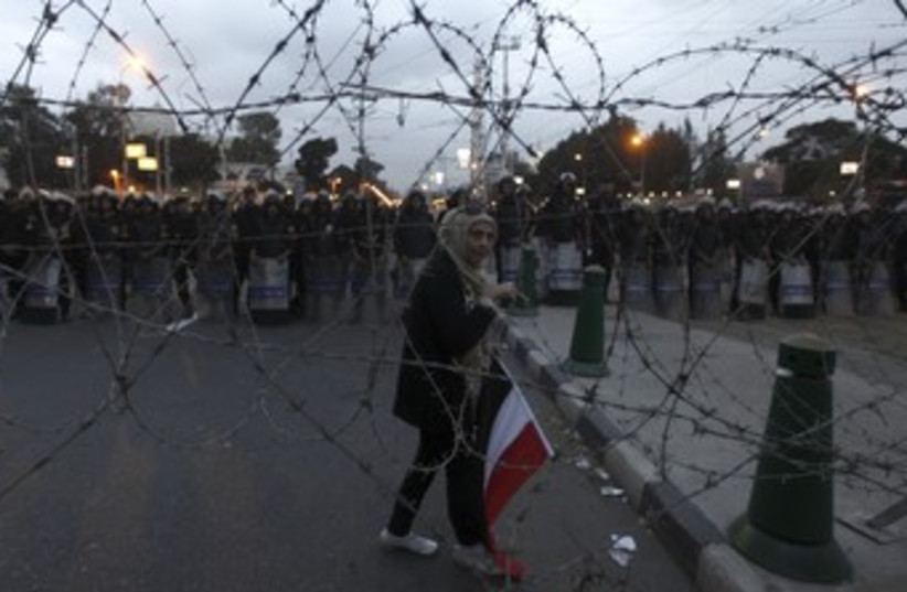 Protesters outside Egyptian presidential palace 370 (photo credit: REUTERS)