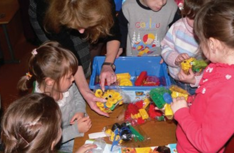 Children turn Lego toys into robots 370 (photo credit: Courtesy World ORT Kadima Mada)