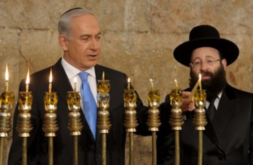 Bibi lits Hanukka candles 370 (photo credit: GPO)