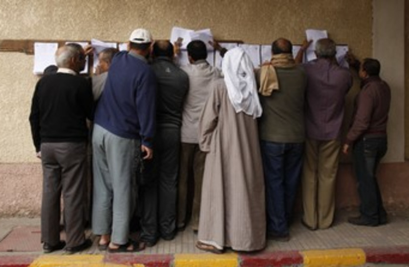 Egyptians vote in referendum 370 (photo credit: REUTERS)
