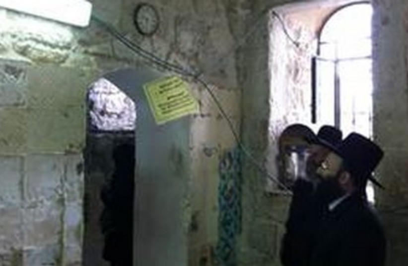  Rabbi of Western Wall, Rabbi Rabinowitz, observe vandalism  (photo credit: Courtesy of Western Wall Heritage Fund)