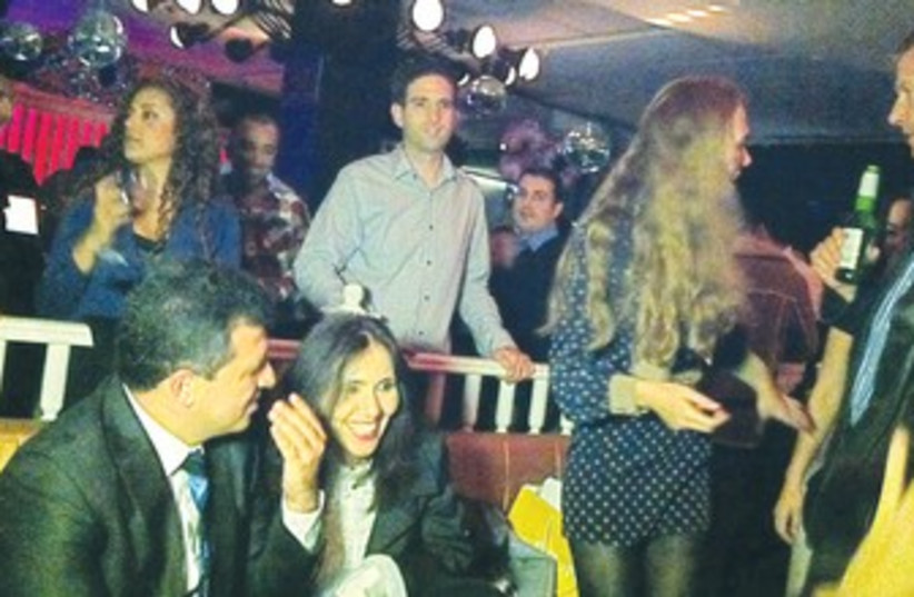 Politicians campaign at Tel Aviv nightclub 370 (photo credit: LAHAV HARKOV)