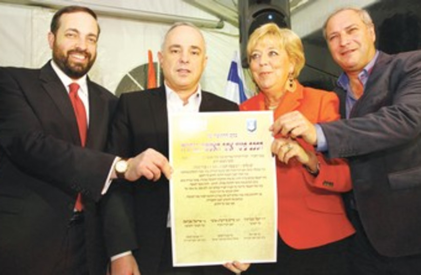 Signing ceremony in Netanya 370 (photo credit: Sasson Tiram)