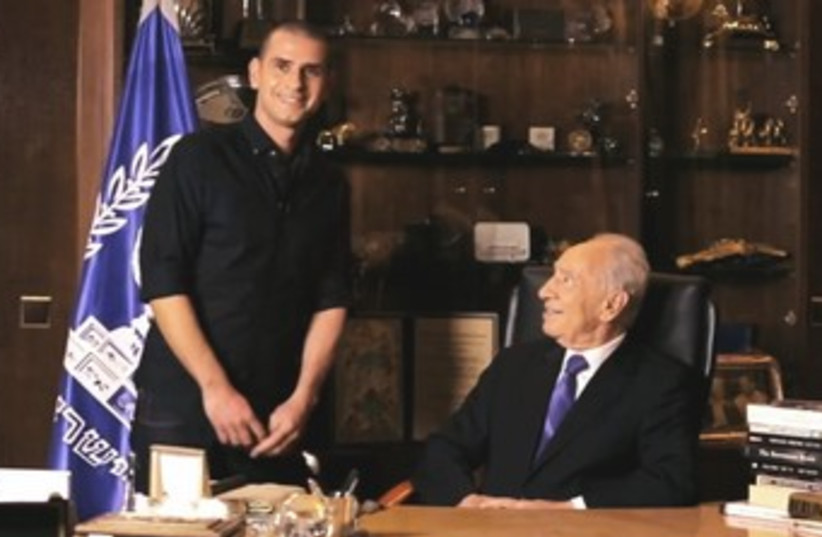 President Shimon Peres in election video 370 (photo credit: YouTube Screenshot)