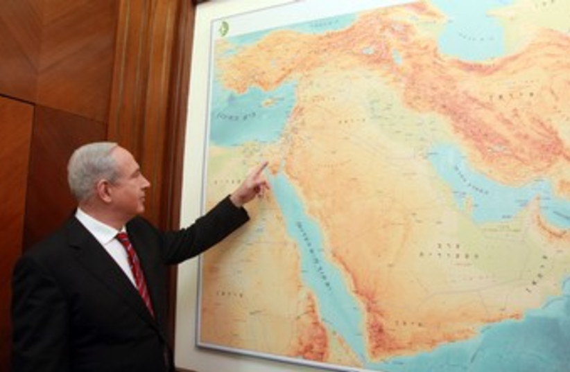 Netanyahu pointing at a map 370 (photo credit: Marc Israel Sellem/The Jerusalem Post)