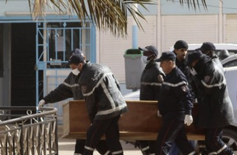 Algeria rescue workers carry coffin, January 21, 2013 (photo credit: REUTERS/Stringer .)