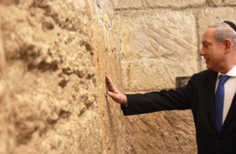 Netanyahu visit Western Wall after voting, Jan. 22, 2013 (photo credit: Marc Israel Sellem)