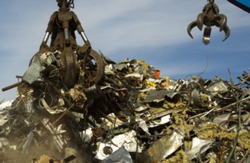recycling 370  (photo credit: Reuters)