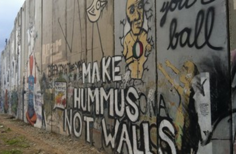 bethlehem walls 370 (photo credit: Laura Nichols)