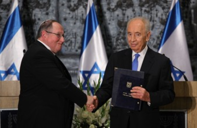 Peres receives election results from Rubinstein 370 (photo credit: Marc Israel Sellem/ The Jerusalem Post)