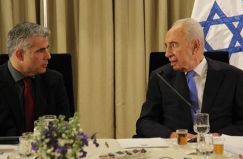 Peres meets ministers, for January 2013 coalition