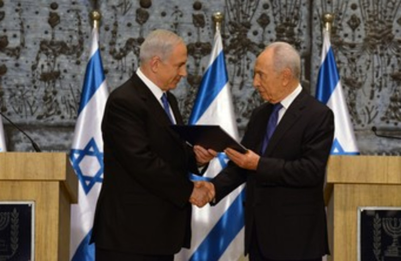 Netanyahu accepts role of PM from Peres 370 (photo credit: Koby Gideon/GPO)