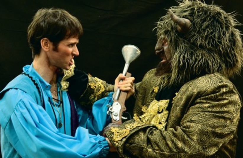 Ilan Shechtman as Gatson and Erik Isaacson as the Beast. (photo credit: Courtesy of LOGON)
