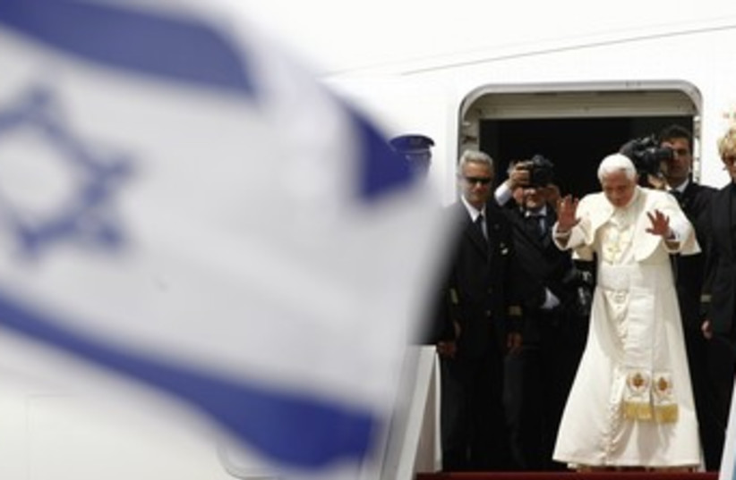 Pope Benedict boards a plane at Ben Gurion 370 (photo credit: reuters)