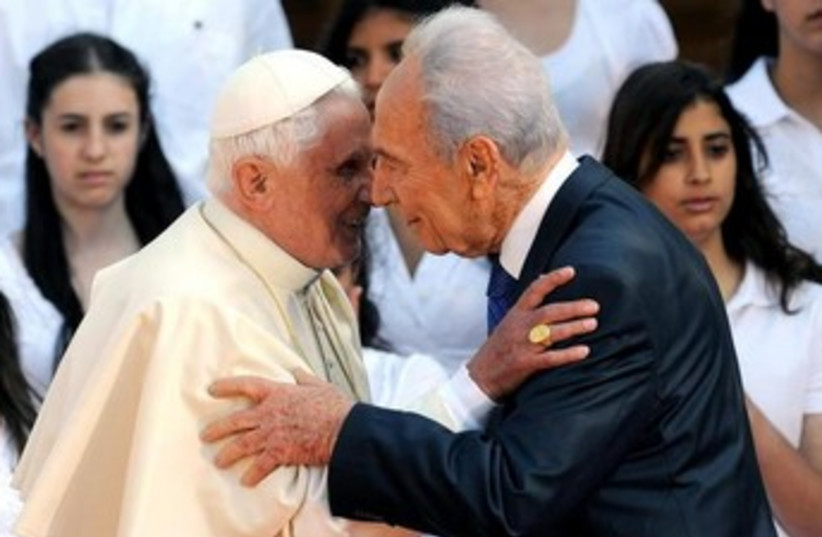 Pope Benedict embraces President Peres in Jerusalem 370 (photo credit: REUTERS)
