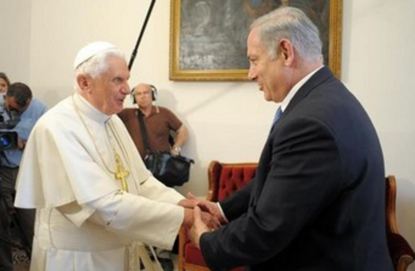 Netanyahu with Pope Benedict XVI 370 (photo credit: REUTERS/Osservatore Roman)