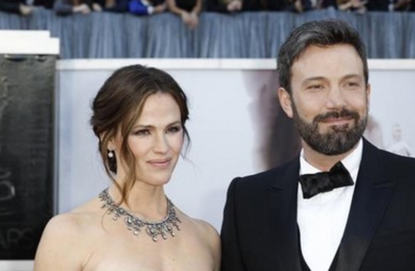Argo director Ben Affleck poses with wife Jennifer Gardner 