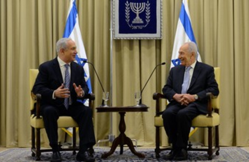 Netanyahu and Peres 370 (photo credit: Koby Gideon/GPO)