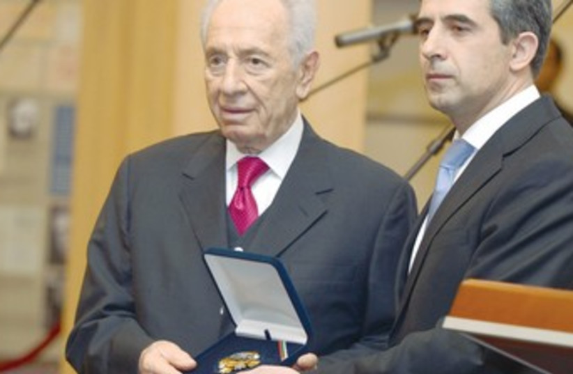 Peres and Bulgarian president 370 (photo credit: Moshe Milner/GPO)