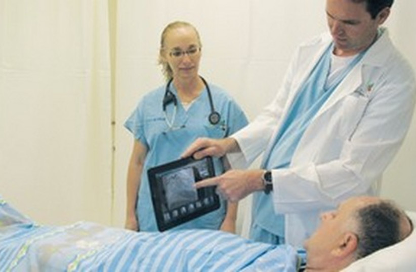 iPad angioplasty app 521 (photo credit: Rabin Medical Center)