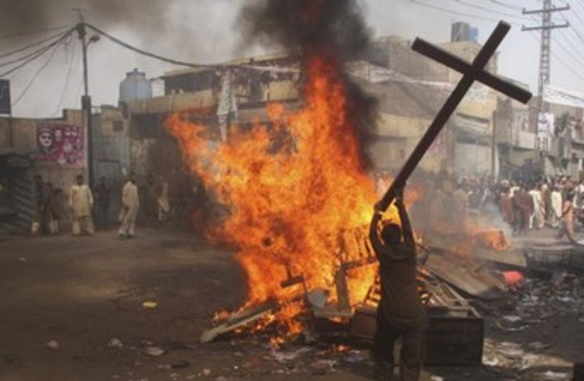 Pakistan anti-Christian protest 370 (photo credit: Stringer Pakistan/Reuters)