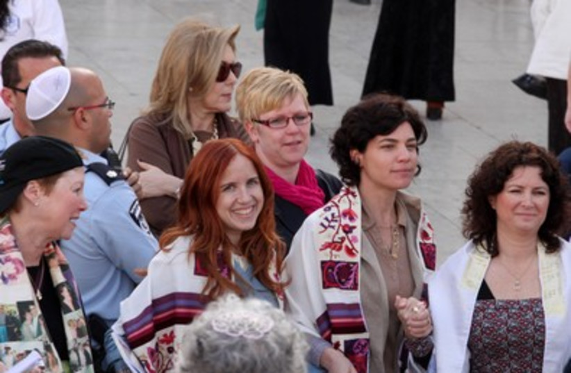 Labor MK Stav Shafir and Meretz MK Tamar Zandberg join women at the Western Wall