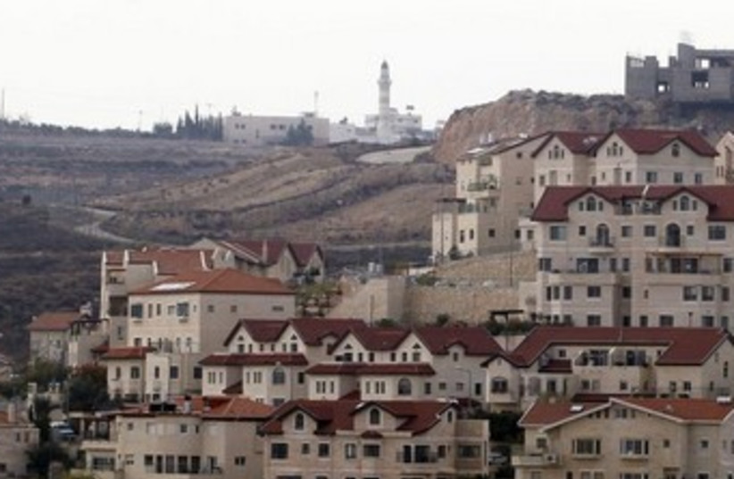 Efrat settlement 370 (photo credit: REUTERS/Baz Ratner )
