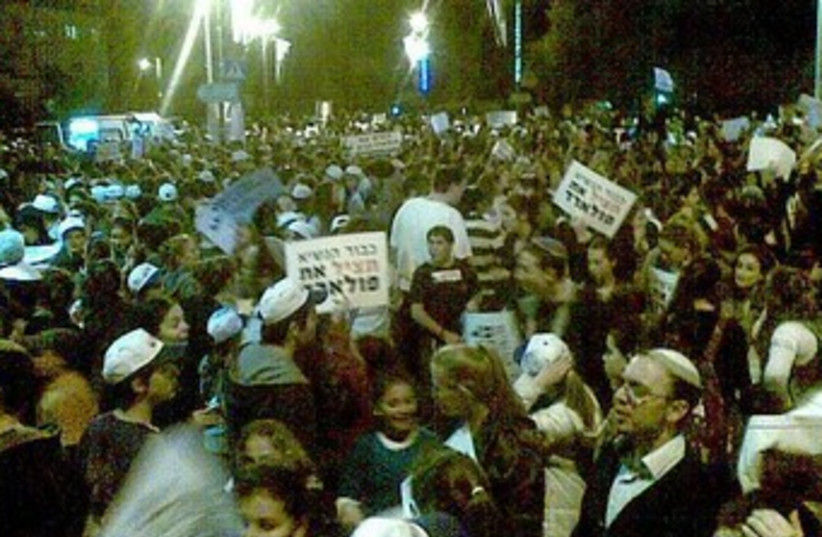 Pollard protest outside president's residence 370 (photo credit: Gil Hoffman)