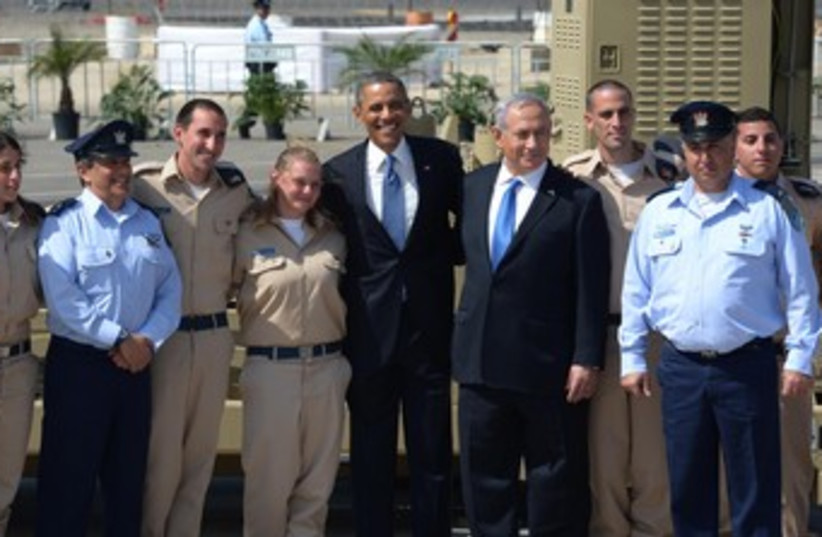 Obama and Netanyahu pose with IDF personnel 370 (photo credit: GPO)