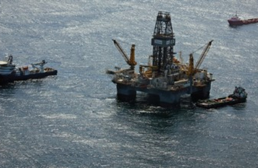 Oil drilling platform 370 (photo credit: Lee Celano/Reuters)