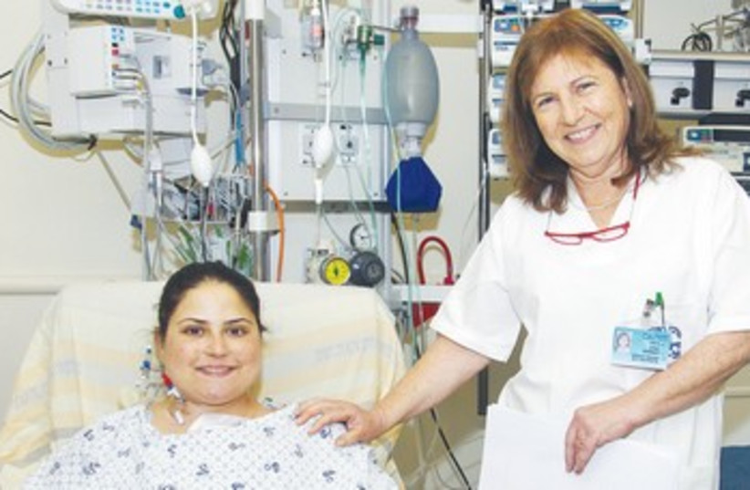TRANSPLANT COORDINATOR Yedida Shemesh with Dikla Cohen 370 (photo credit: Sheba Medical Center)