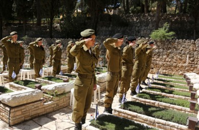 Yom HaZikaron Mount Herzl 1 390 (photo credit: Marc Israel Sellem/The Jerusalem Post)
