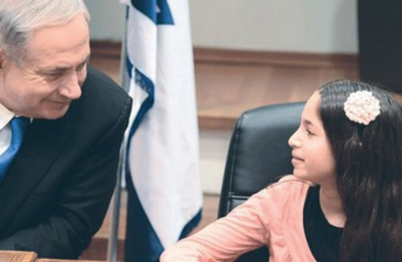 Netanyahu and kid370 (photo credit: (Moshe Milner/GPO))