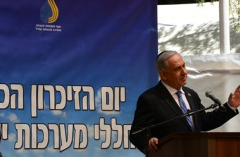 Prime Minister Binyamin Netanyahu at Yom Hazikaron ceremony  (photo credit: Marc Israel Sellem/The Jerusalem Post)