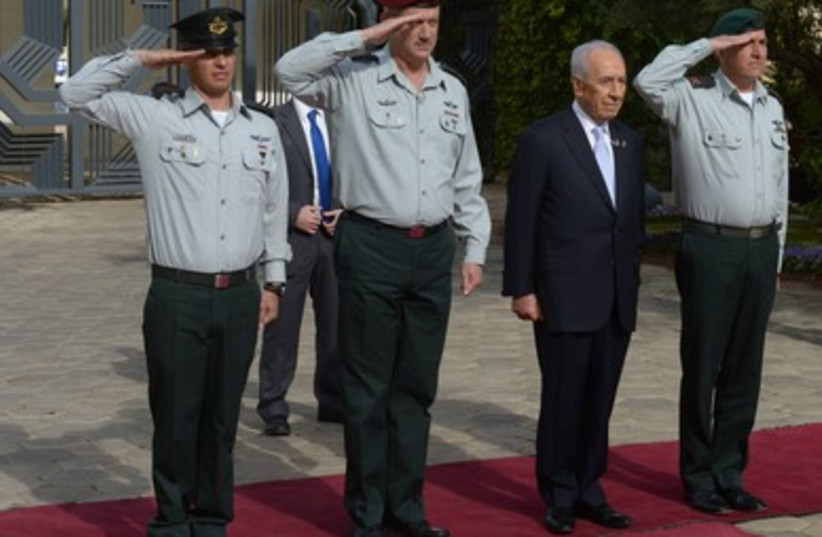 President Peres, Chief of Staff Gantz at Independence Day exceptional soldiers ceremony 2013.