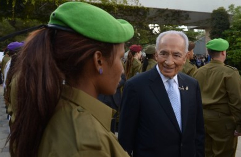 President Peres at Independence Day exceptional soldiers ceremony 2013.