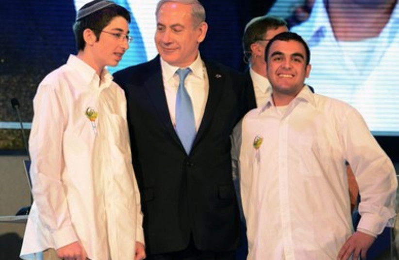 Prime Minister Netanyahu with winners of International Bible Contest, April 16, 2013.