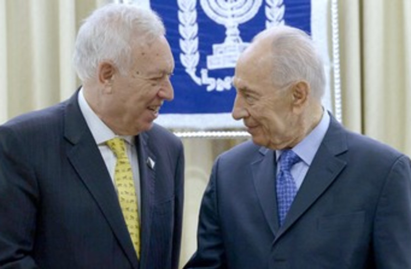 President Peres and Spanish FM Garcia-Margallo 370  (photo credit: Mark Neiman/GPO)