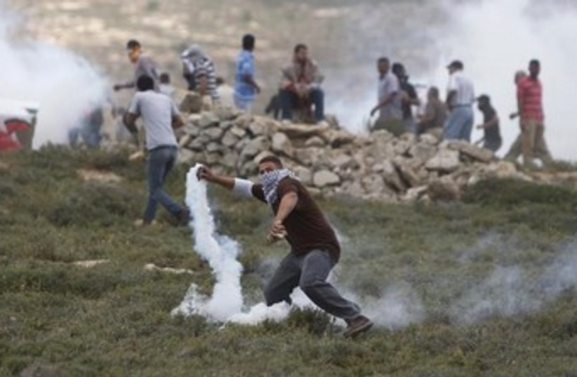 Palestian clashes 370 (photo credit: REUTERS)
