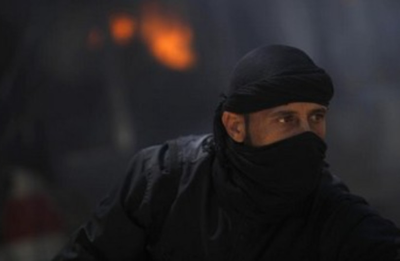 masked syrian rebel fighter 370 (photo credit: REUTERS)