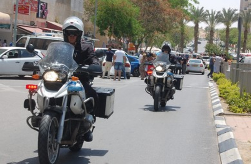 Police near scene of Beersheba bank shooting, May 20, 2013