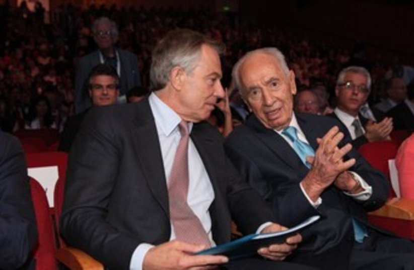 Blair and Peres (photo credit: חן גלילי, ShiloPro)