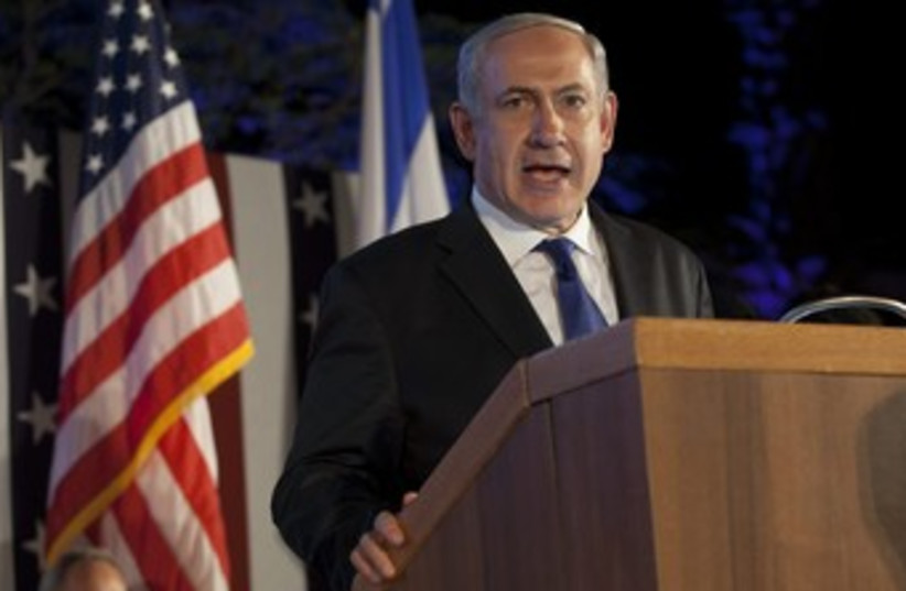 Netanyahu with American, Israeli flag 390 (photo credit: מוטי מילרוד / "הארץ")