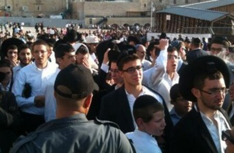 Haredim protest WoW prayer 370 (photo credit: JEREMY SHARON)